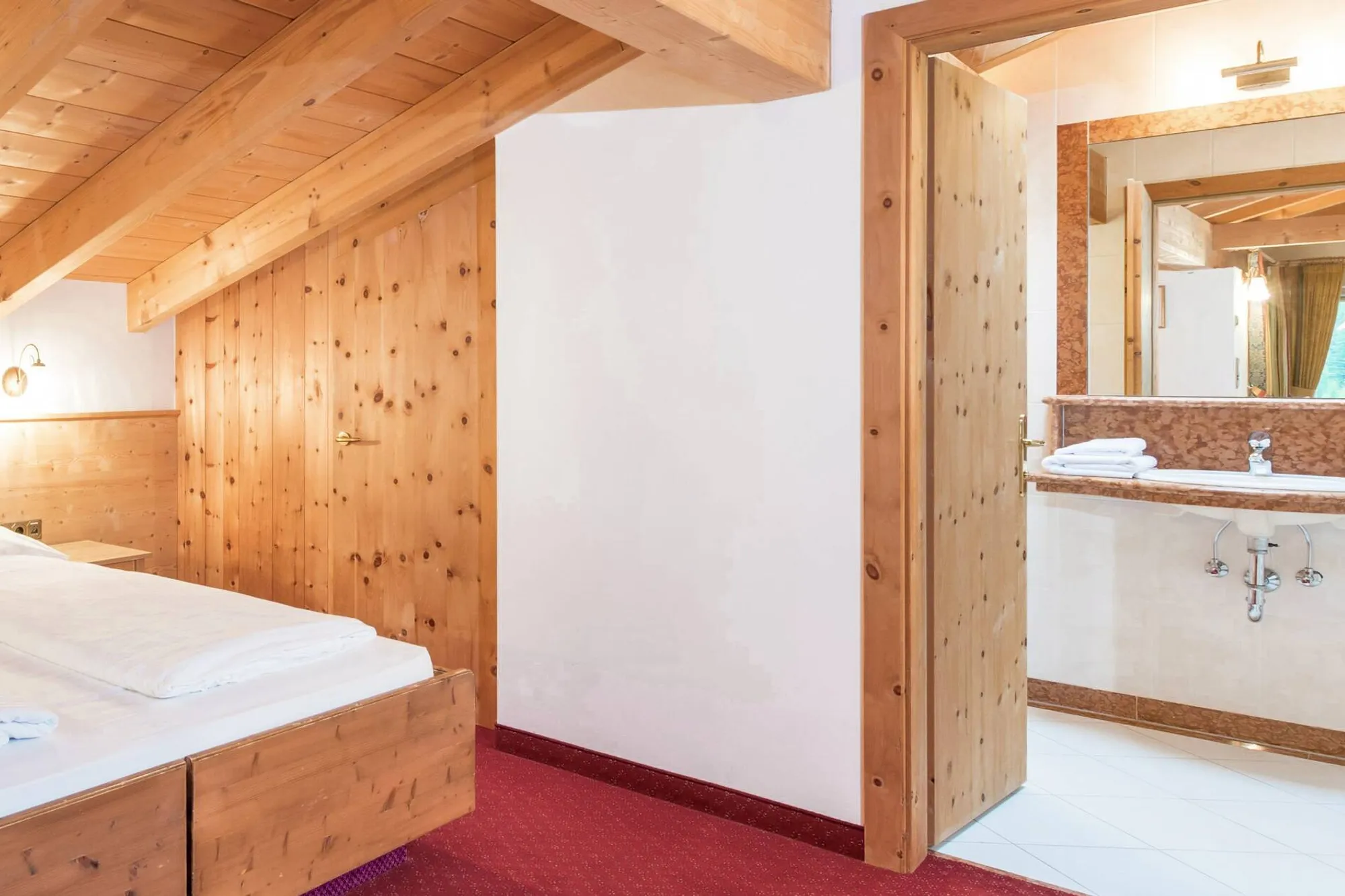 Alpin Mansarde Zimmer